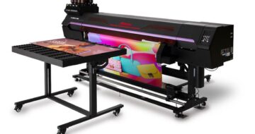 Mimaki yeni UJ330H-160 UV hibrit baskı makinesiyle standartları yeniden belirl image